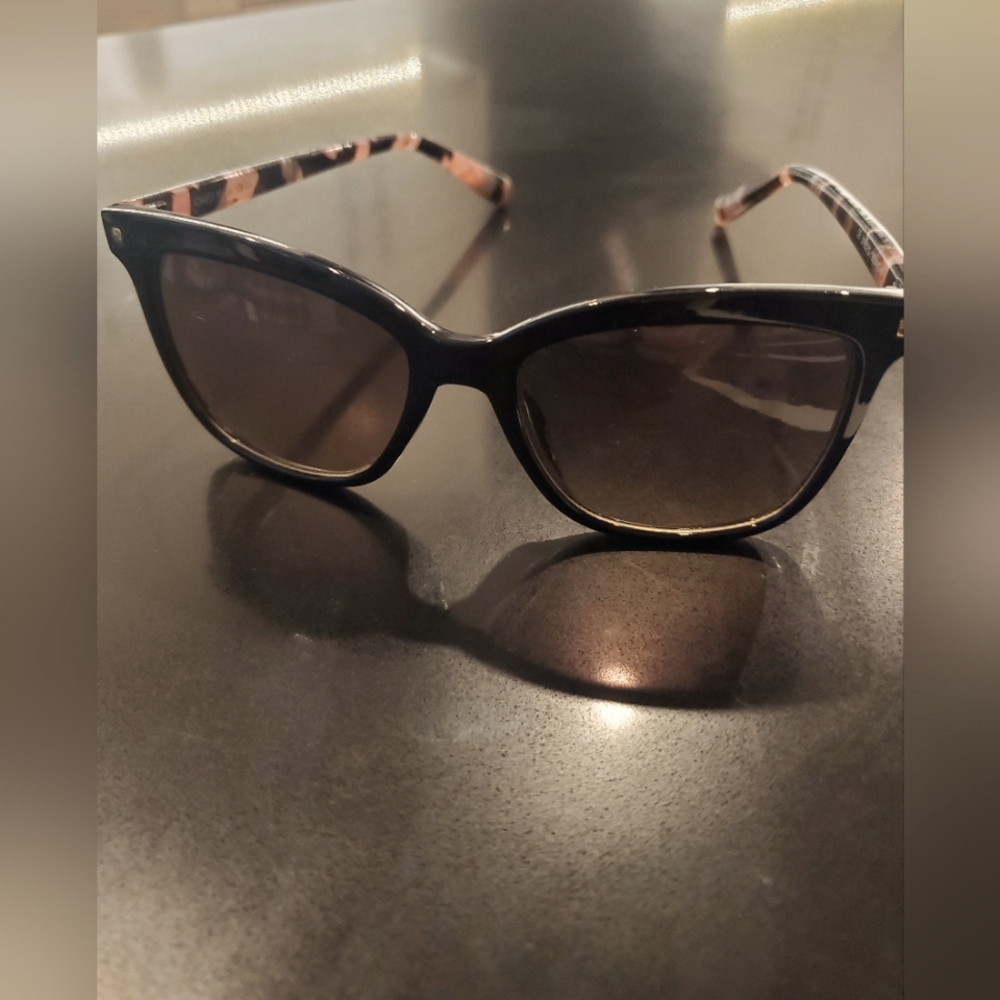 **SOLD- Jones New York sunnies